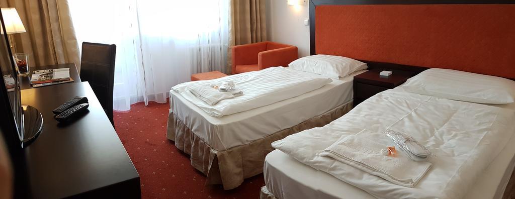 Hotel Nivy Bratislava Exteriör bild