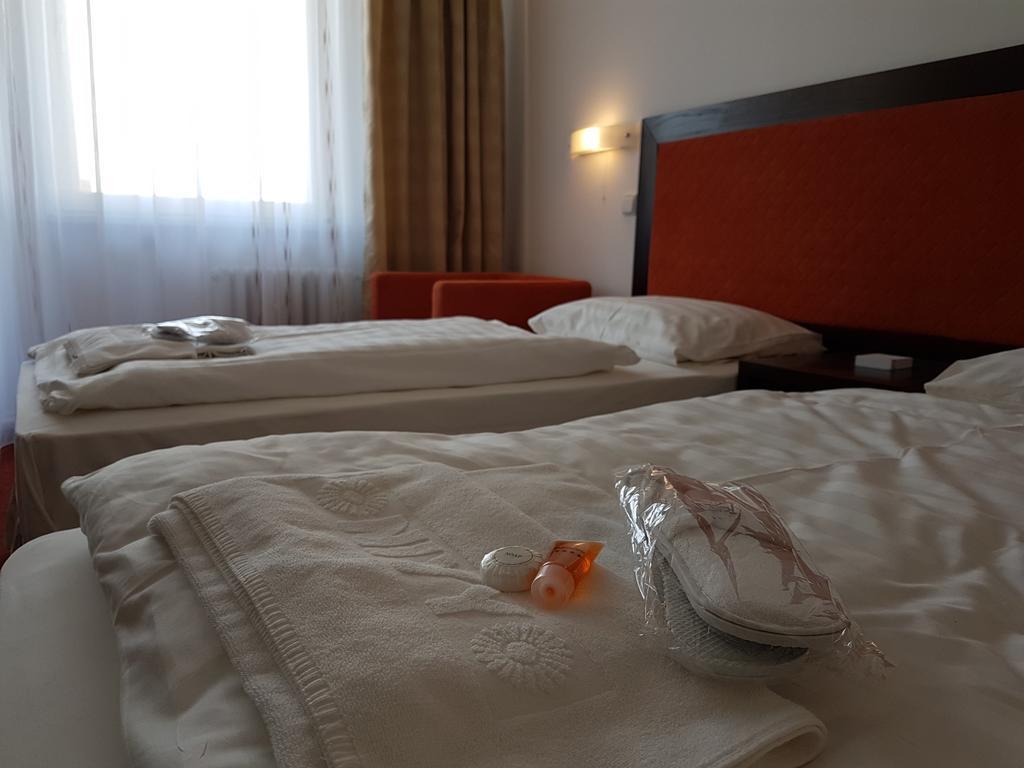 Hotel Nivy Bratislava Exteriör bild