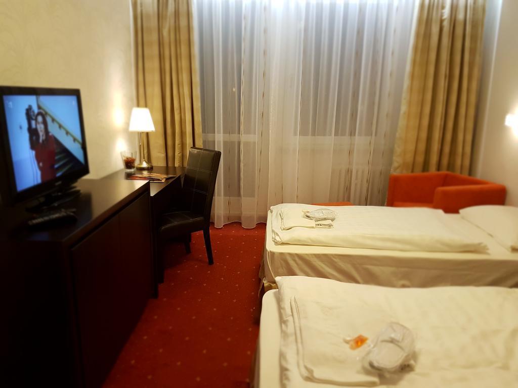 Hotel Nivy Bratislava Exteriör bild