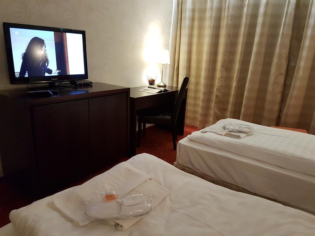 Hotel Nivy Bratislava Exteriör bild