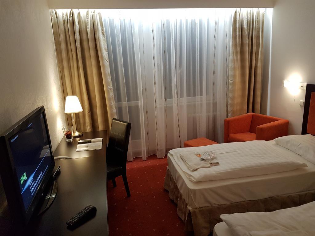 Hotel Nivy Bratislava Exteriör bild