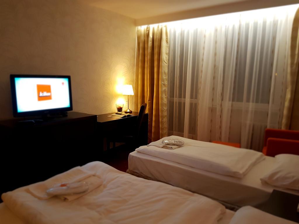 Hotel Nivy Bratislava Exteriör bild