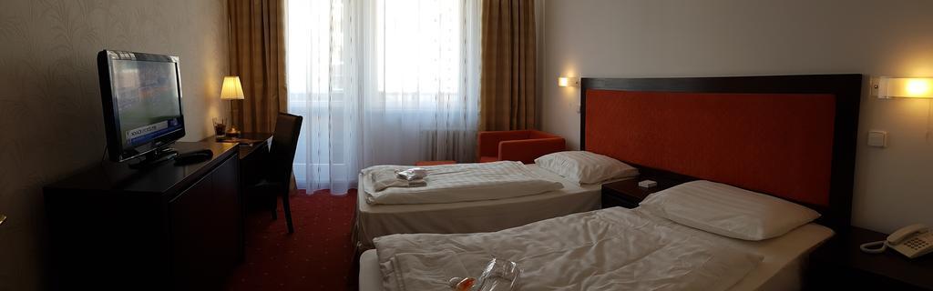 Hotel Nivy Bratislava Exteriör bild