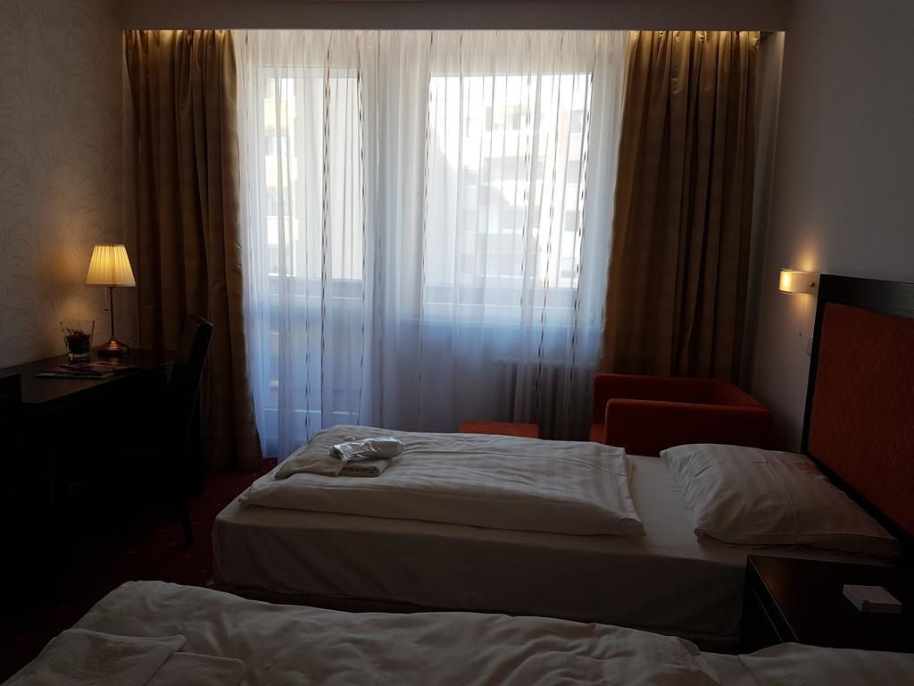 Hotel Nivy Bratislava Exteriör bild