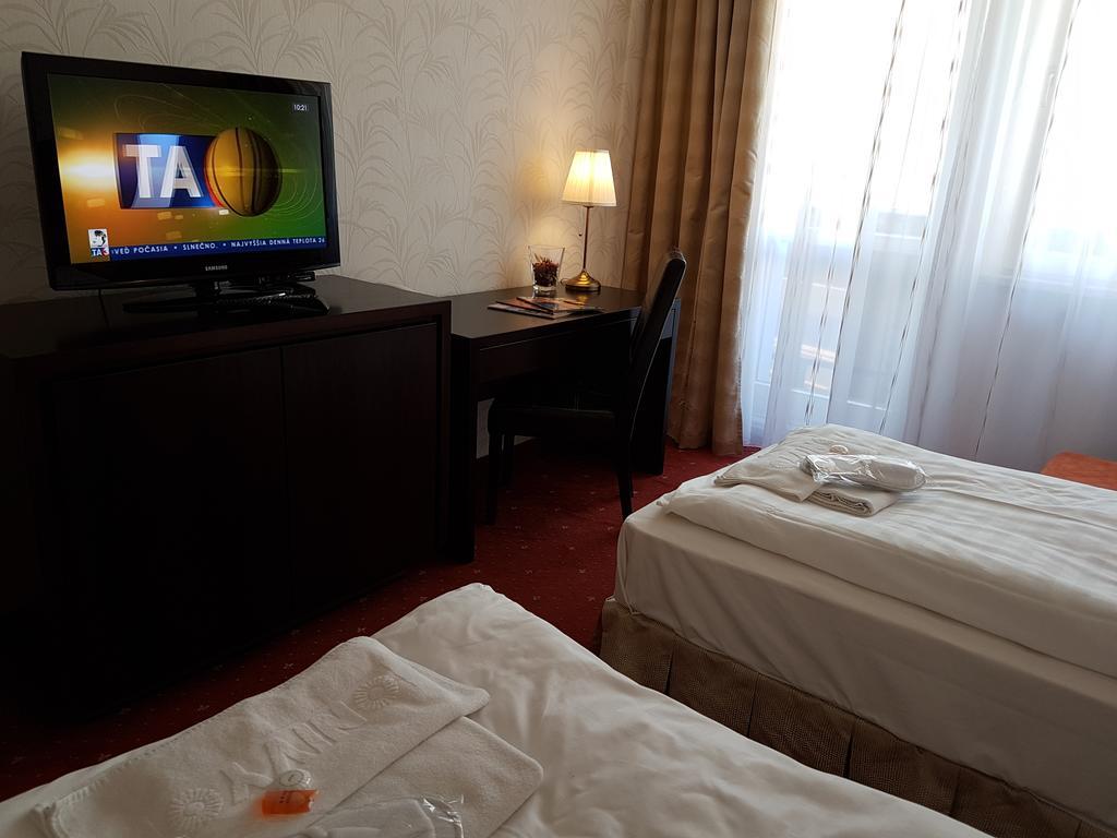 Hotel Nivy Bratislava Exteriör bild