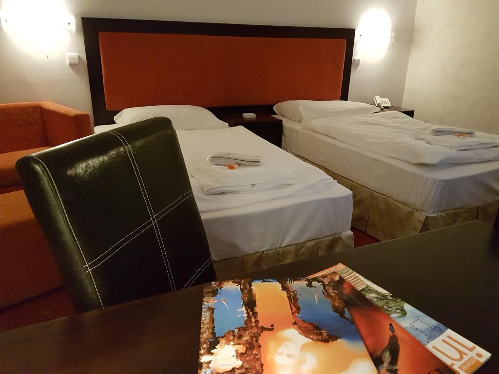 Hotel Nivy Bratislava Exteriör bild