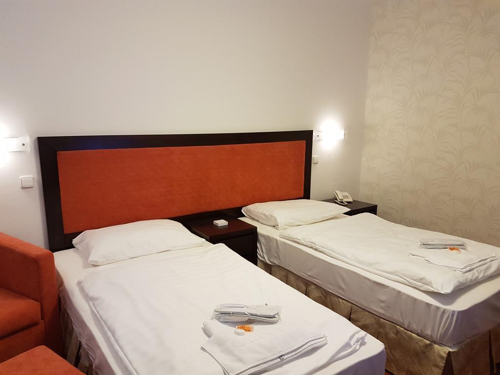 Hotel Nivy Bratislava Exteriör bild