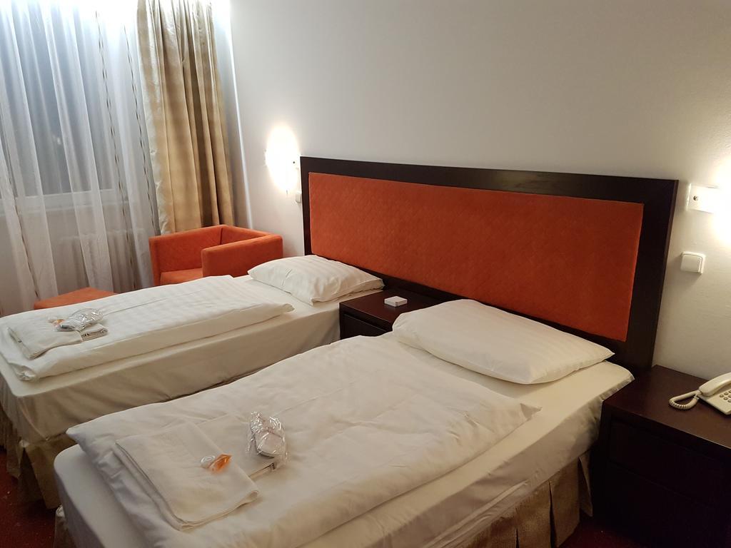 Hotel Nivy Bratislava Exteriör bild