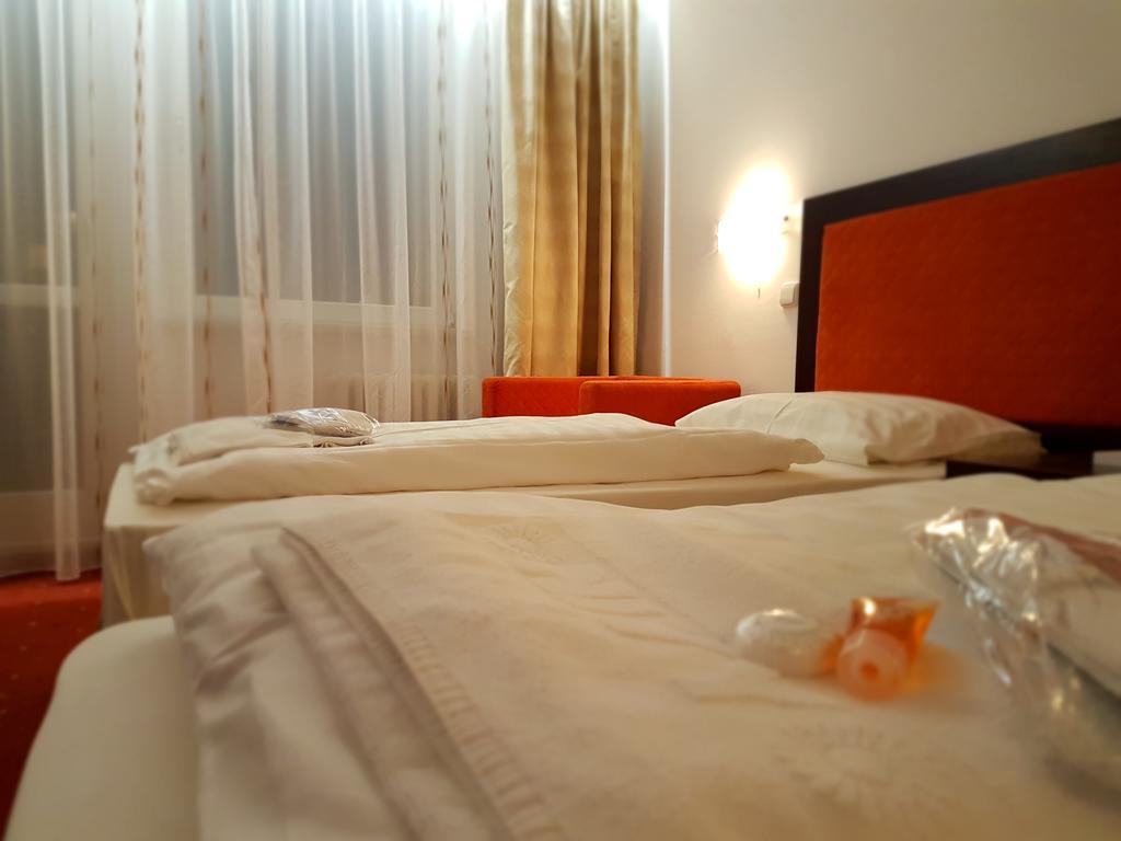 Hotel Nivy Bratislava Exteriör bild