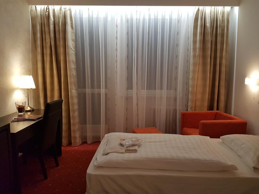 Hotel Nivy Bratislava Exteriör bild