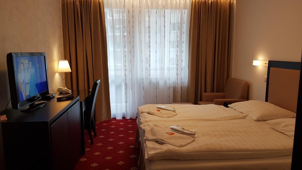 Hotel Nivy Bratislava Exteriör bild