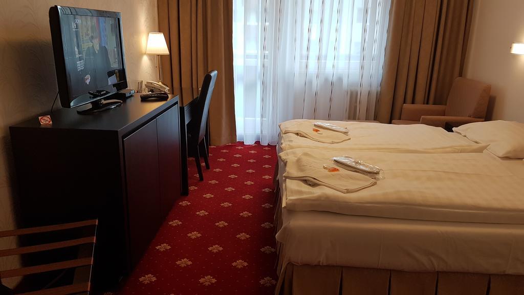 Hotel Nivy Bratislava Exteriör bild