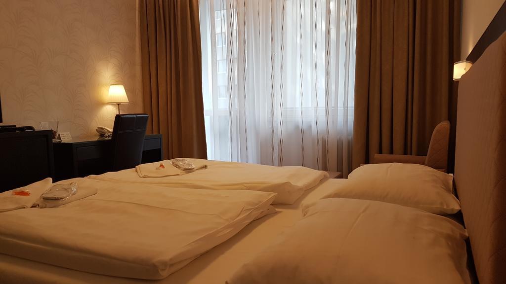 Hotel Nivy Bratislava Exteriör bild