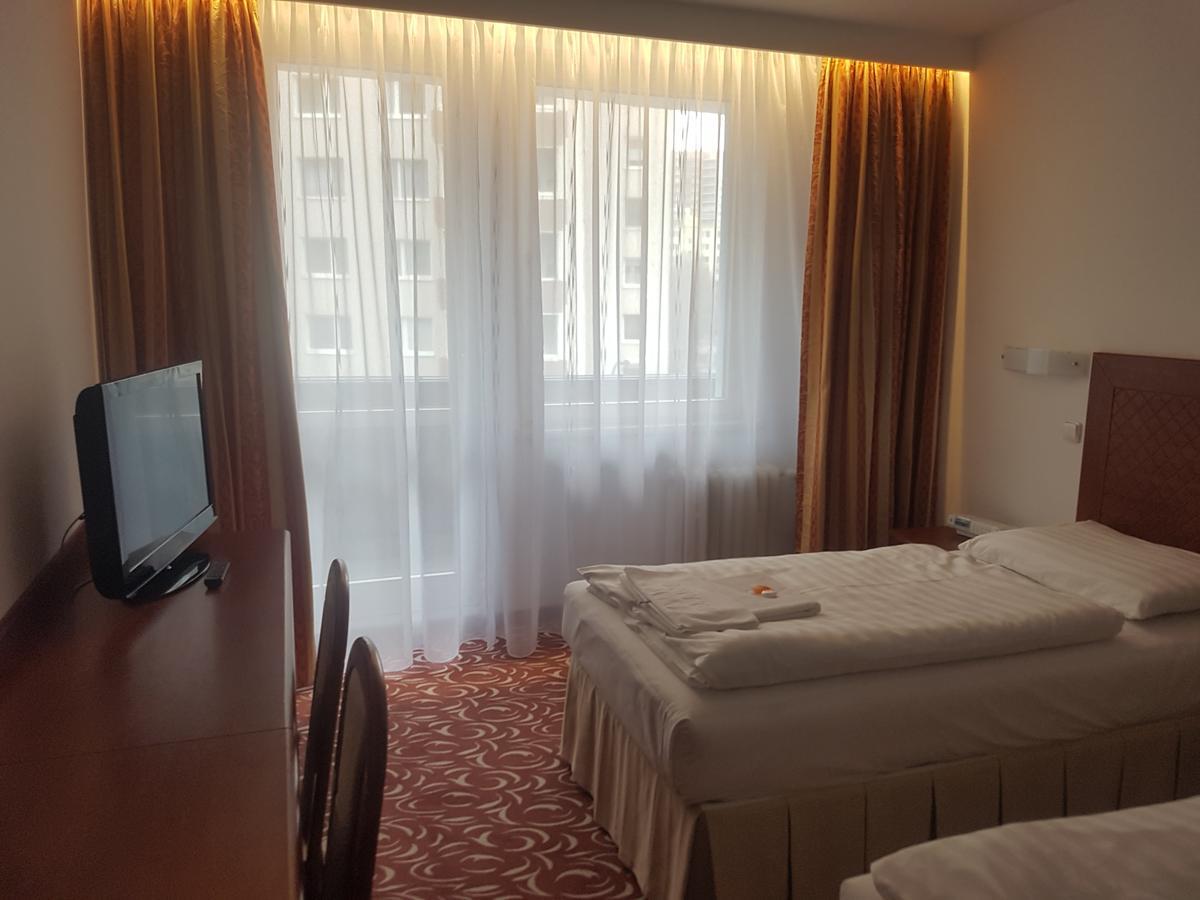 Hotel Nivy Bratislava Exteriör bild