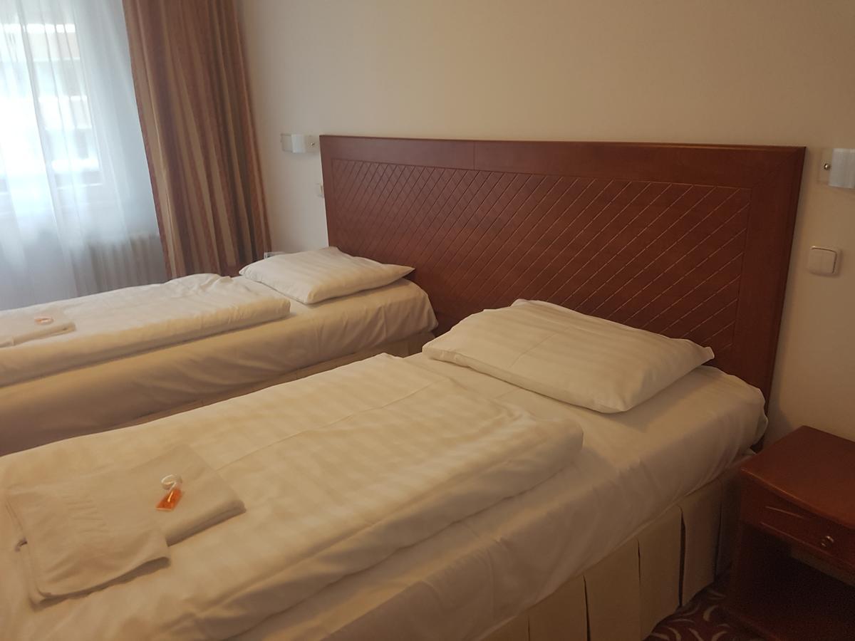Hotel Nivy Bratislava Exteriör bild
