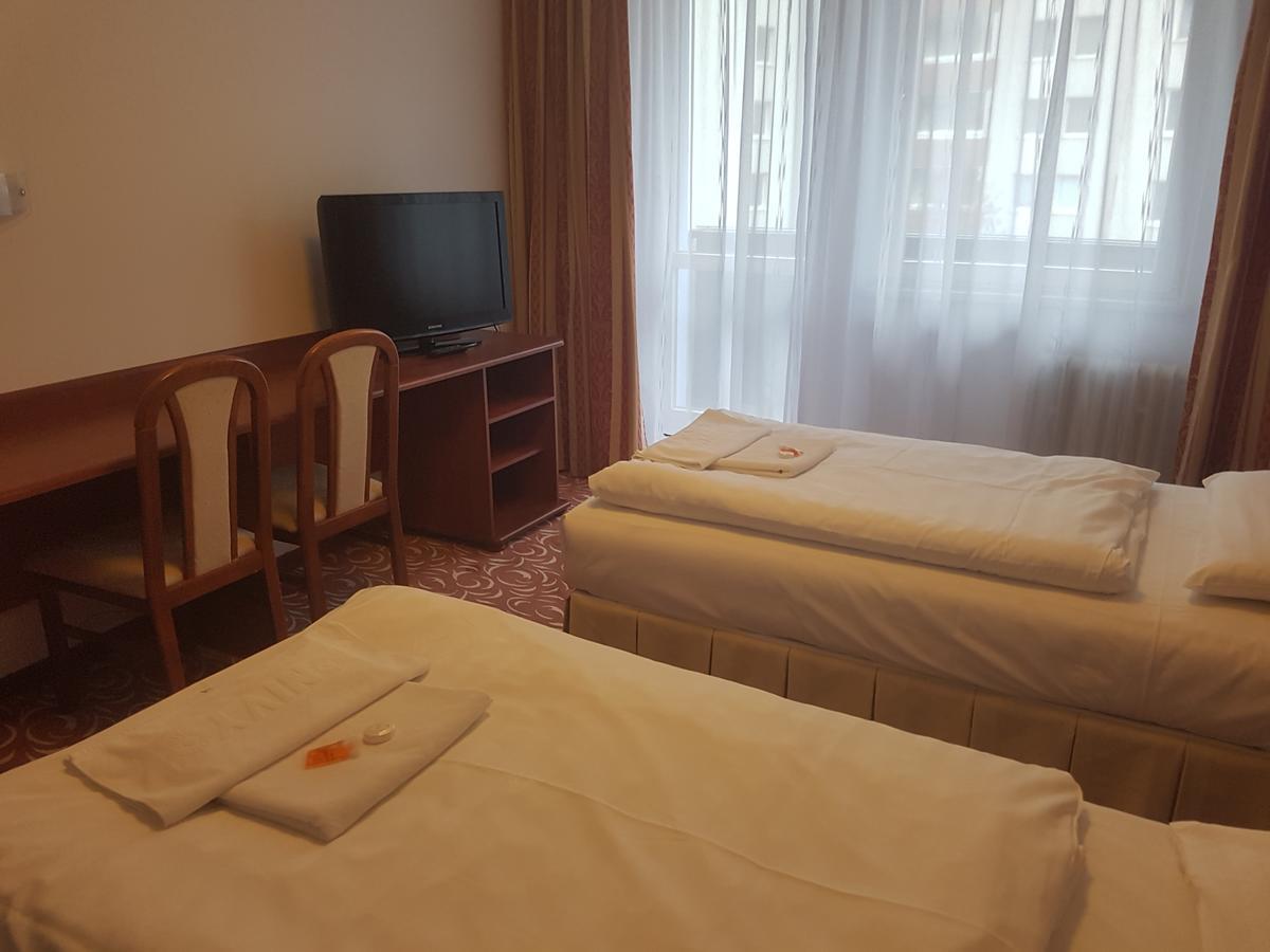 Hotel Nivy Bratislava Exteriör bild