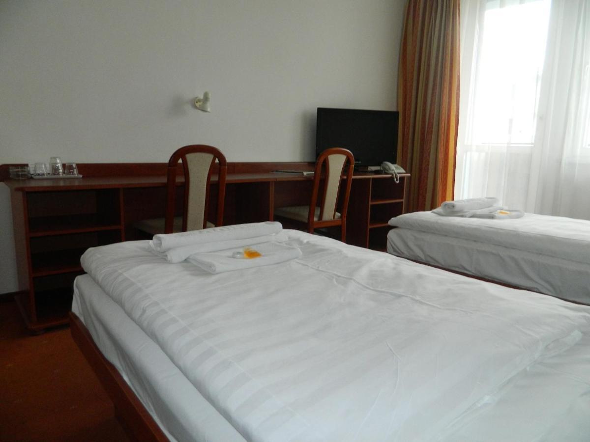 Hotel Nivy Bratislava Exteriör bild